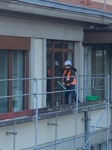 Nettoyage professionnel des vitres de bâtiments à Aussonne